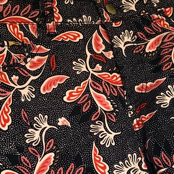 H & M High Waisted Shorts - Picture 4 of 4